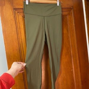 NWT Astoria Activewear butt seam leggings